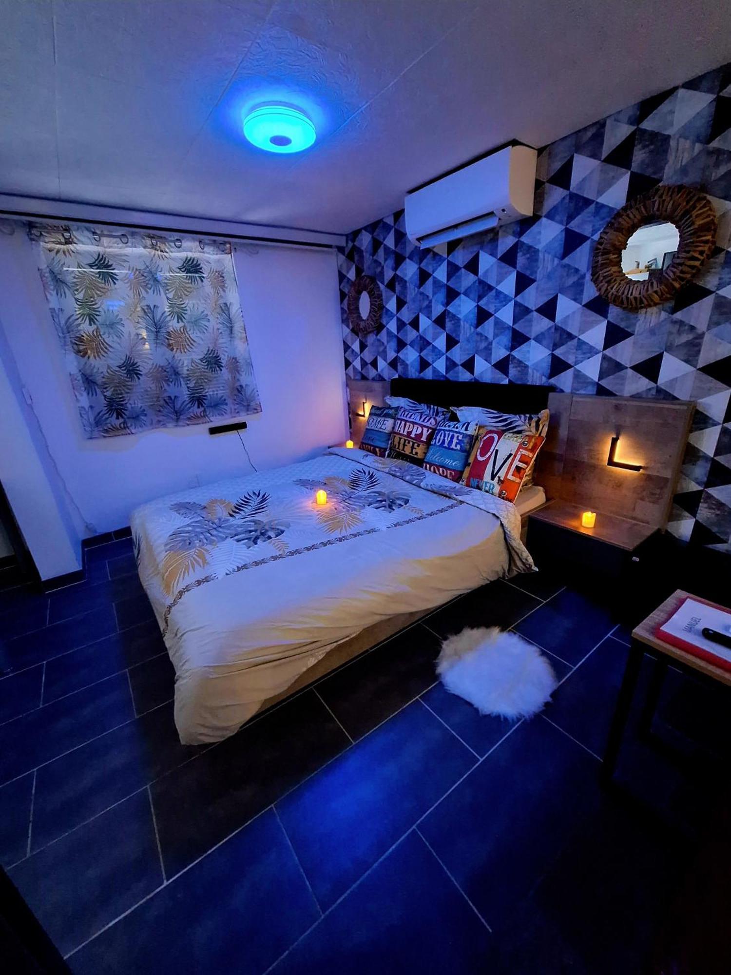 Les Charmes-Balneotherapie-Videoprojecteur-Netflix โบม-เลส์-ดามส์ ภายนอก รูปภาพ