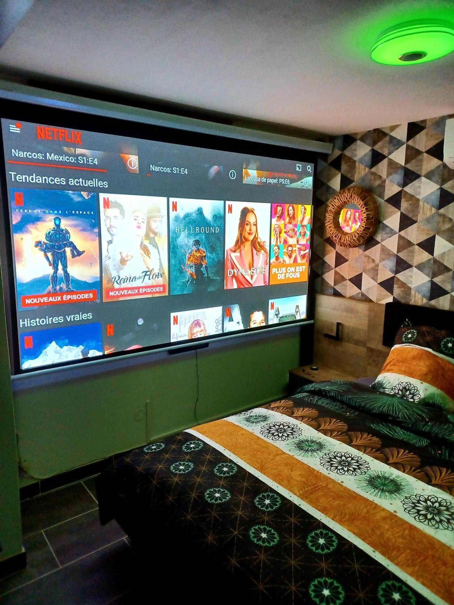 Les Charmes-Balneotherapie-Videoprojecteur-Netflix โบม-เลส์-ดามส์ ภายนอก รูปภาพ